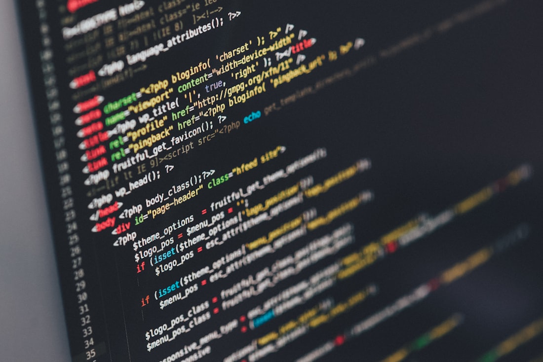 Código en pantalla: desarrollo a medida